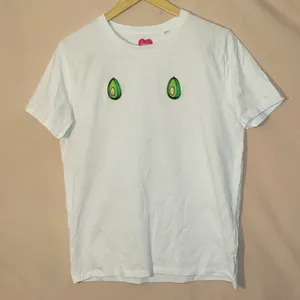 Cutes tee shirt. (#628) Size M thumbnail 1