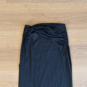 White Fox Maxi Skirt High Slit Size S Black thumbnail 2
