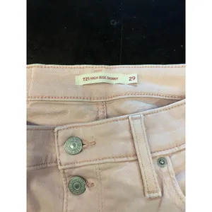 Levis 721 High Rise Skinny Jeans Womens W29 L30 Light Pink Button Fly Denim thumbnail 10