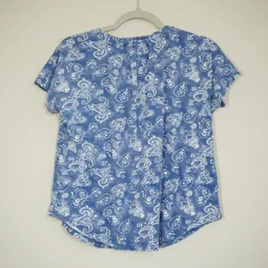 Lauren Ralph Lauren Women's Size Medium Blue Paisley Cotton Split V-Neck Tee thumbnail 6