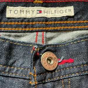 Tommy Hilfiger High Rise Straight fit Leg Dark Wash Denim Jean size 8 thumbnail 5
