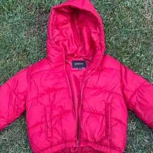 Red hooded puffer jacket size small thumbnail 4