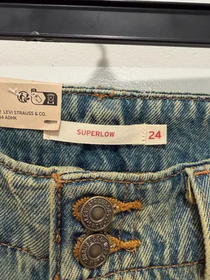 Levi’s Superlow Loose Yoke Jeans Women’s 24x32 NWT thumbnail 3