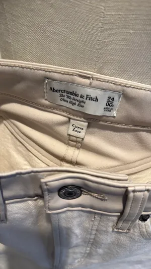 Abercrombie Curve Love 90s Straight Ultra High-Rise Jeans with leather detailing thumbnail 3