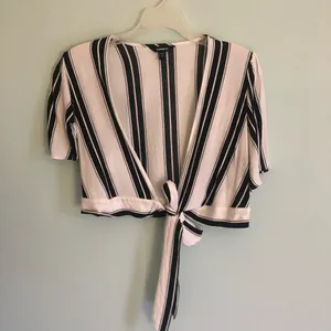 Black and white outfit from EXPRESS thumbnail 2