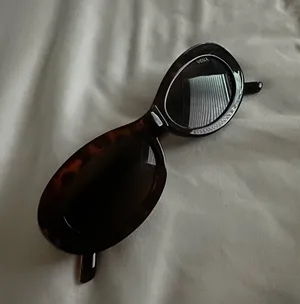 Veux White Fox Boutique Sunglasses thumbnail 2
