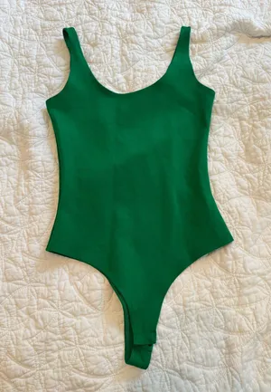 Boutique Green Skirt and Body Suit Two-Piece Set ( thumbnail 4