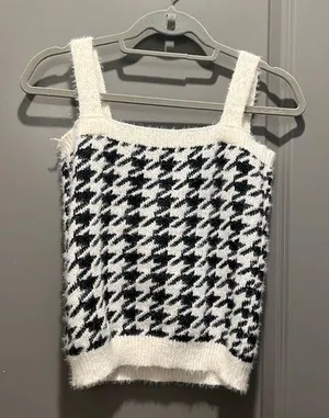 Sweater top thumbnail 1