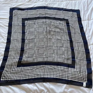 VTG Adrienne Vittadini Blue White Houndstooth Plaid 100% Silk Square Scarf 34" thumbnail 7