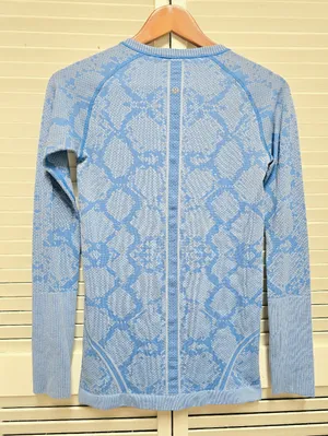 LULULEMON Women Blue Snakeskin Swiftly Tech Long Sleeve Athletic Top Size 6 thumbnail 4