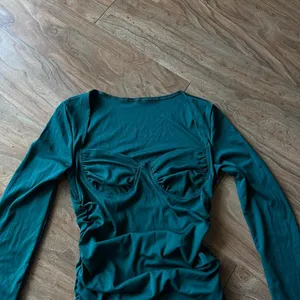 Elegant Green Long Sleeve Dress thumbnail 2