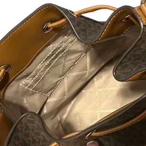 Michael Kors Devon Medium Logo Bucket
Bag thumbnail 7
