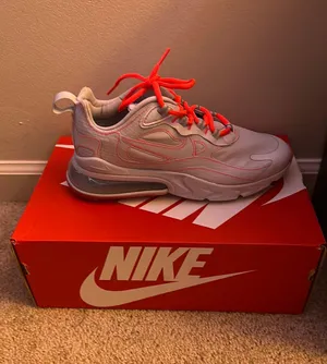 Nike Air Max 270 React Shoes thumbnail 6