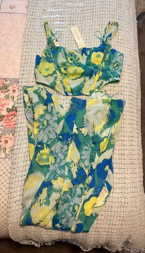These Three Boutique floral set  thumbnail 1
