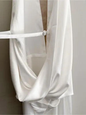 Innovare Denim Satin Elegant White Halter Maxi Dress size Medium thumbnail 4