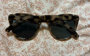 Sunglasses thumbnail 2