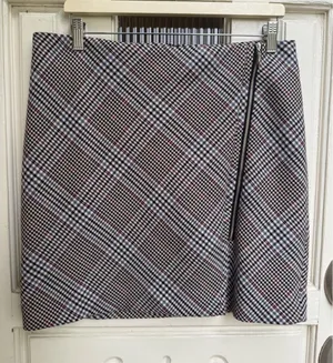 White House Black Market Plaid Zip Mini Skirt Womens Black Blue Burgundy Size 8 thumbnail 1
