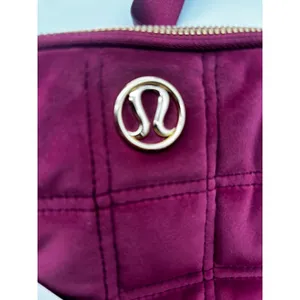 RARE Lululemon Everywhere Belt Bag Womens 1L Maroon Quilted Velour Gold Hardware thumbnail 2