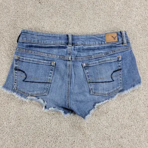 American Eagle Women Cutoff Jean Micro Shorts 4 Blue Denim Floral Embroidery thumbnail 11