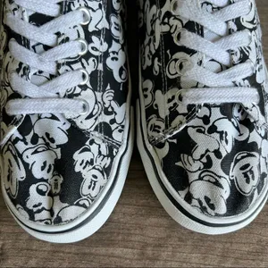 Disney Unisex Mickey Mouse Lace Up Low Sneakers Size 10 or 8.5 #028 thumbnail 3
