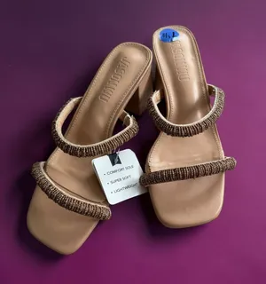 JASON WU Bronze Beaded Block Heel Sandals Size 7.5 NEW NWOB thumbnail 1