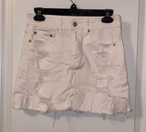 American Eagle NWOT White Ripped Mini Skirt thumbnail 1