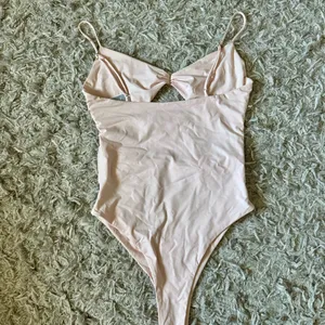 Edikted Amethyst Cut-Out Bodysuit thumbnail 3