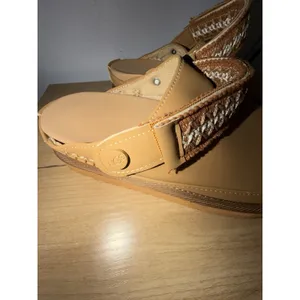 Women's UGG Goldenstar UGGBRAID SHEEPSKIN CLOG NWOB SZ 7‎ Z thumbnail 7