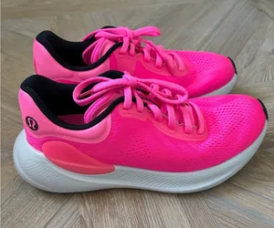 Lululemon Women's Beyondfeel Running Shoes Raspberry Glo Size 6 Sporty Run thumbnail 1