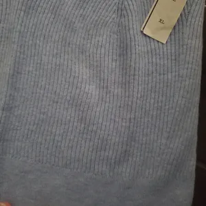 A new day blue tank size Xl New Never worn . Thin sweater like material thumbnail 2