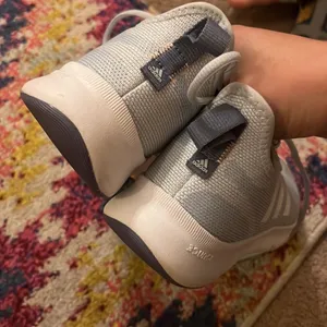 Adidas bounce sneakers 8.5‎ thumbnail 6