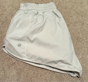 Lululemon Hotty Hot 2.5" Low-Rise thumbnail 1
