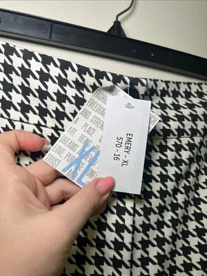 LuLaRoe Emery Black & White Houndstooth Wide Leg Pants thumbnail 4