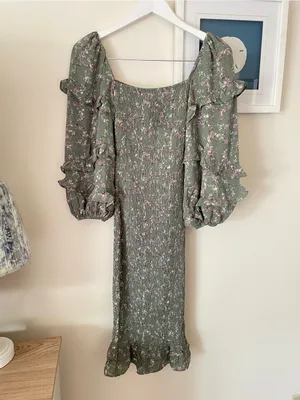 Petal & Pup Leia Smocked Ruffle Floral Midi Dress in Size US 0 thumbnail 4