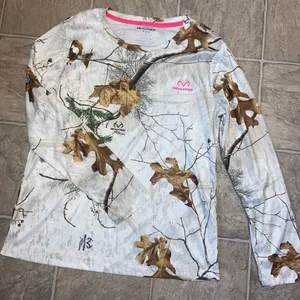 Realtree Women’s White “Snow” Camouflage Long Sleeve Shirt thumbnail 1