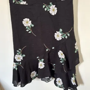 Banana Republic Black Floral Sleeveless Linen Fit Flare‎ Ruffle Hem Dress Size 8 thumbnail 4