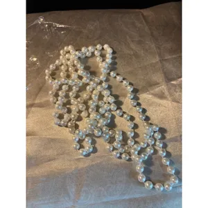 1920s Flapper Accessory Set Faux Pearl Necklace Bracelet Feather Headband Gloves thumbnail 5