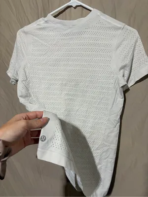 Lululemon T-shirt thumbnail 3