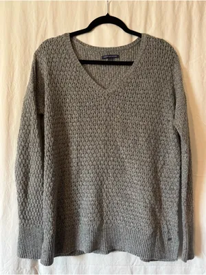 American Eagle Gray Textured Knit V‑Neck Sweater – Medium thumbnail 1