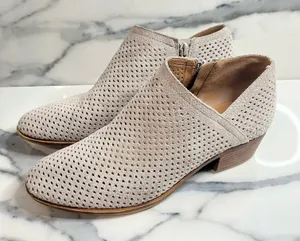Lucky Brand Gray Suede Perforated Baylah Bootie Sz 9 Boho Minimalist Festival thumbnail 1