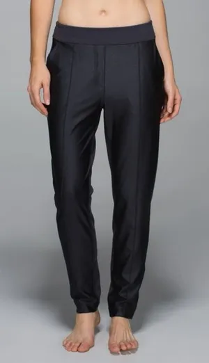 Lululemon Black Shine Elastic Waist Slim Leg Trouser Pants Size 4 thumbnail 1