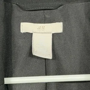 H&M Women's Black Blazer Size 6 thumbnail 2
