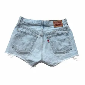 ✨Levi's Women's 501 Original Jean Light Wash Sz 26 Shorts✨ thumbnail 7