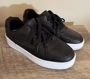 Time and Tru Platform Black Faux Leather Sneakers Women’s Size 8 Lace Up thumbnail 1