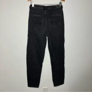 American Eagle Outfitters relaxed mom jeans‎ black distressed 6 X-long trendy thumbnail 4