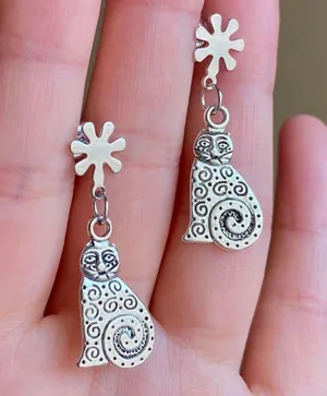 antique silver tone cute boho cat stainless steel flower earrings🌸simple yet cute🐈💙 thumbnail 1