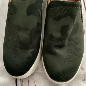 STEVE MADDEN CAMO SLIP ON‎ SNEAKERS thumbnail 7