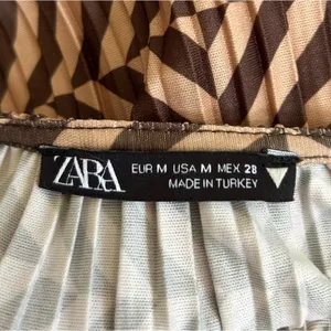 Zara Brown & Tan Zigzag Stripe Geometric Long Sleeve Crinkle Mini Dress‎ Medium thumbnail 6