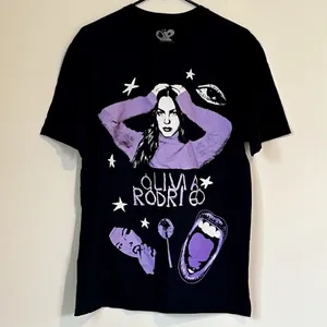 NEW Olivia Rodrigo Concert Graphic Tee - Size: Medium thumbnail 1