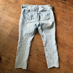 American Eagle light wash distressed normcore 20 crop jeggings thumbnail 4